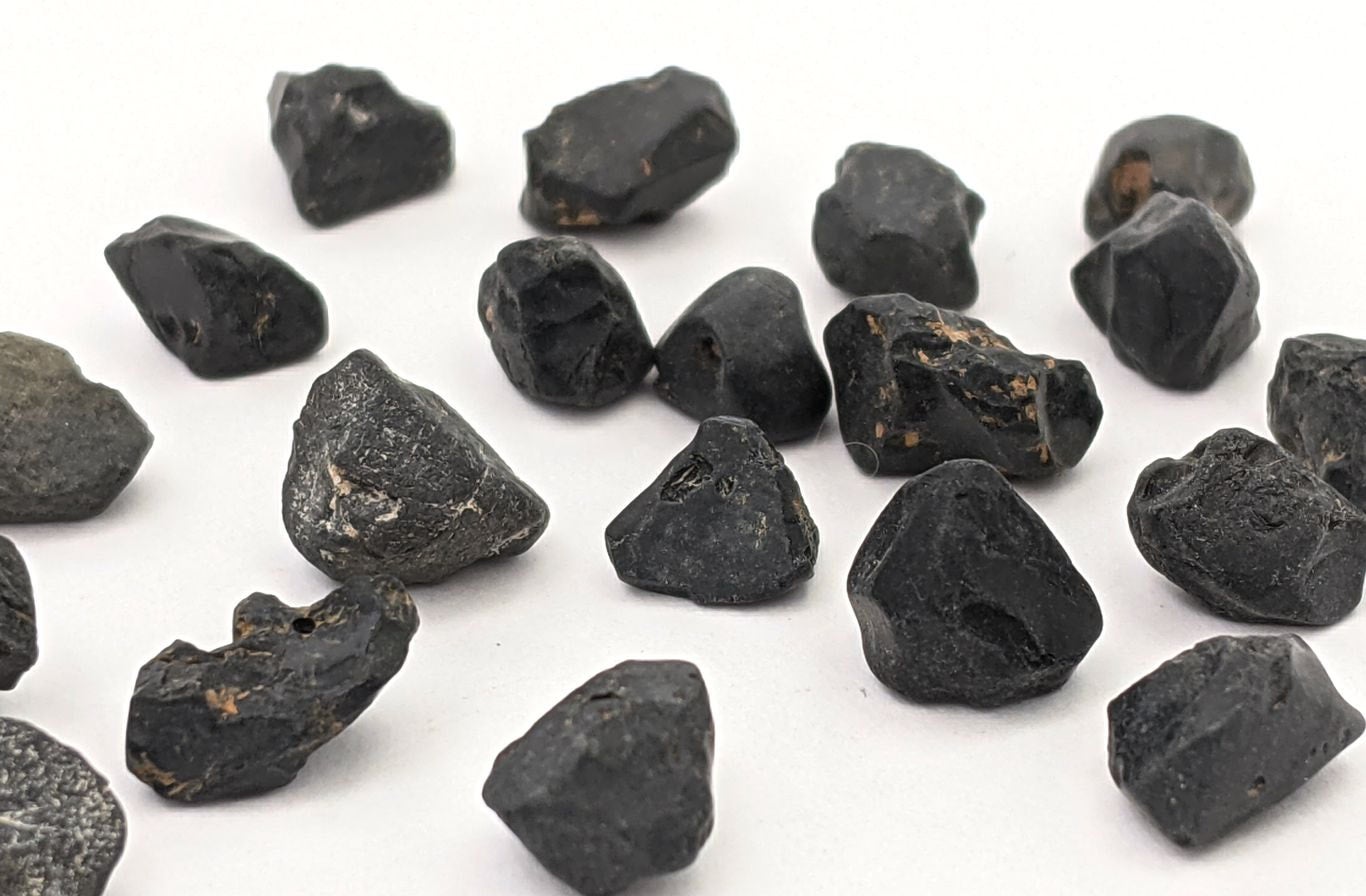 Rough store black spinel